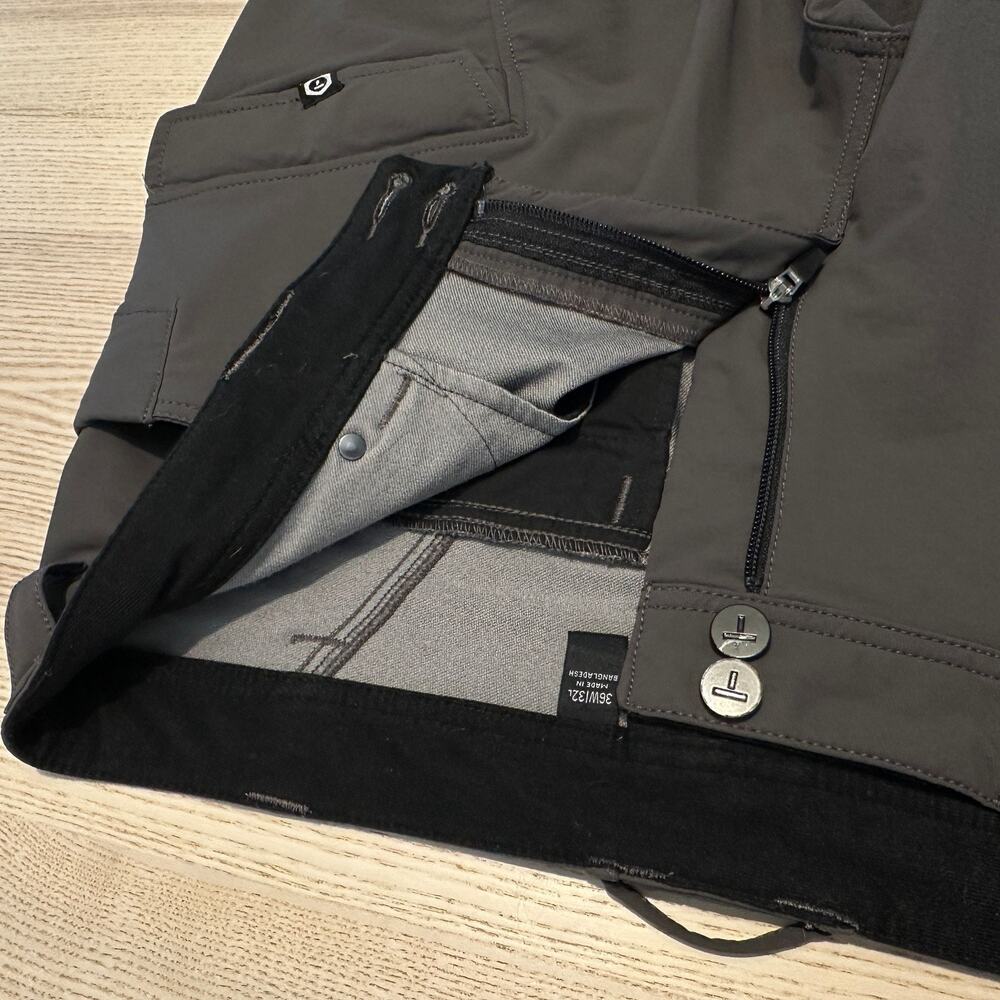 Truewerk Cargo Pants Mens 36x32 Gray Softshell Work Outdoor Utility Travel Hike - Picture 8 of 14